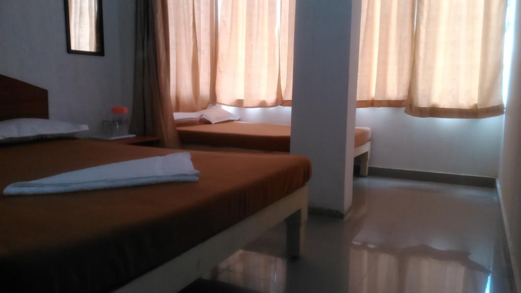 Galaxy Comforts Hotel Mysore Værelse billede